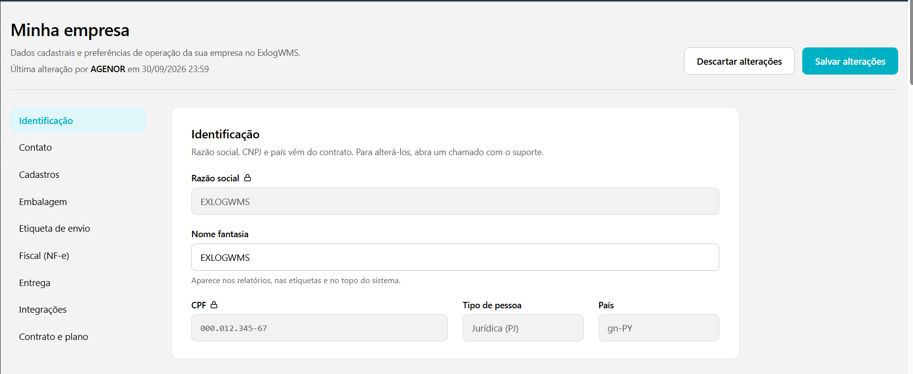 Tela Minha empresa com a lista de seções à esquerda, a seção Identificação aberta e os botões Descartar alterações e Salvar alterações no topo